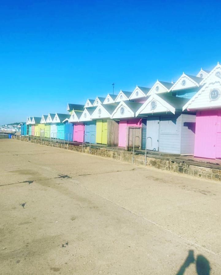 Modern 3 Bedroom Caravan Near The Beach Walton-on-the-Naze Exterior foto